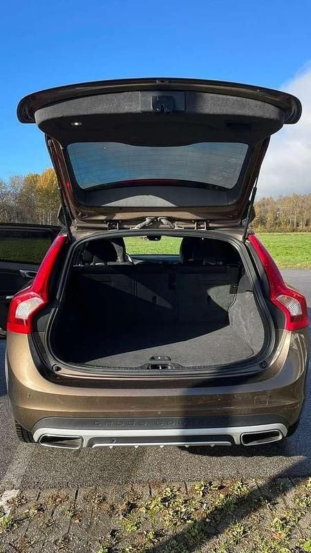 Gebraucht Volvo V60 CC Kinetic 150 PS (110 kW) 2017 Bronze Kombi