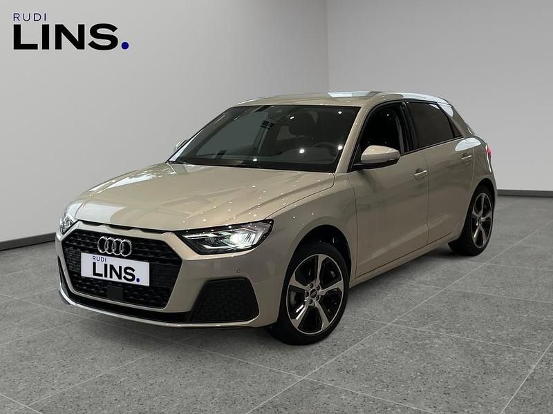 Neu Audi A1 Sportback Design 115 PS (84 kW) 2025 Silber  metallic Kleinwagen