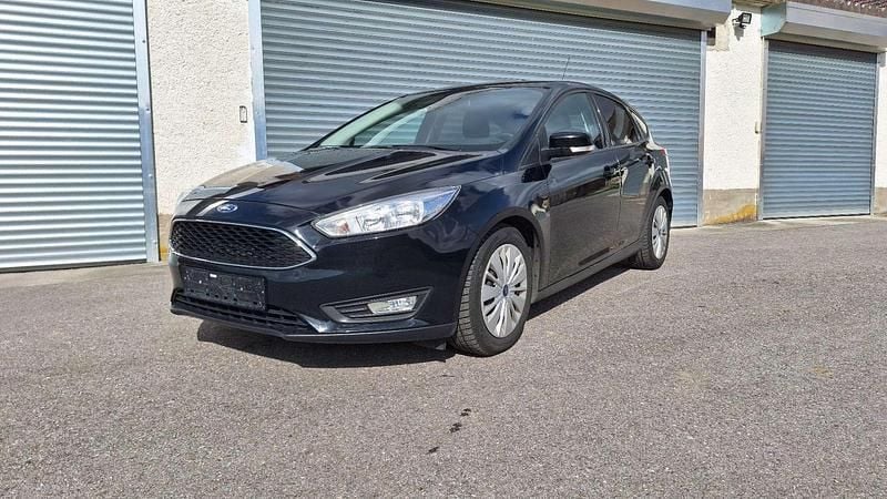 Gebraucht Ford Focus Trend 101 PS (74 kW) 2016 Schwarz Limousine