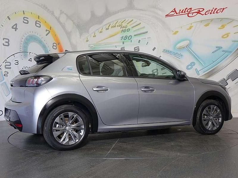 Gebraucht Peugeot 208 Allure 100 kW (136 PS) 2022 Grau Kleinwagen