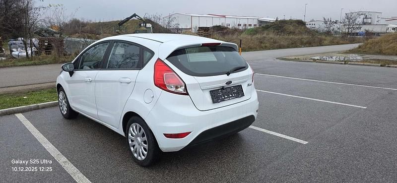 Gebraucht Ford Fiesta Trend 75 PS (55 kW) 2013 Weiß Limousine