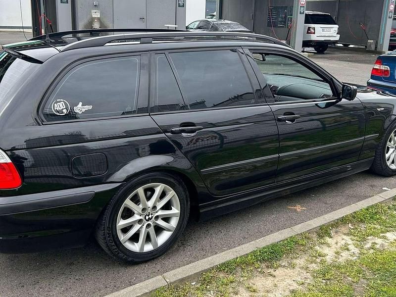 Schwarz Gebraucht 2004 BMW 318 M Sport Kombi | € 3.000 - Bild 1/4
