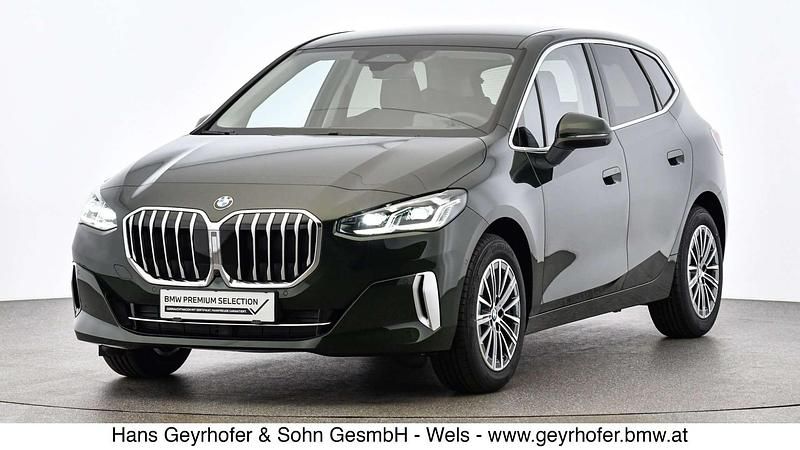 Grün Gebraucht 2024 BMW 218 Luxury Line Kombi | € 35.480 (Etwas zu teuer) - Bild 1/4
