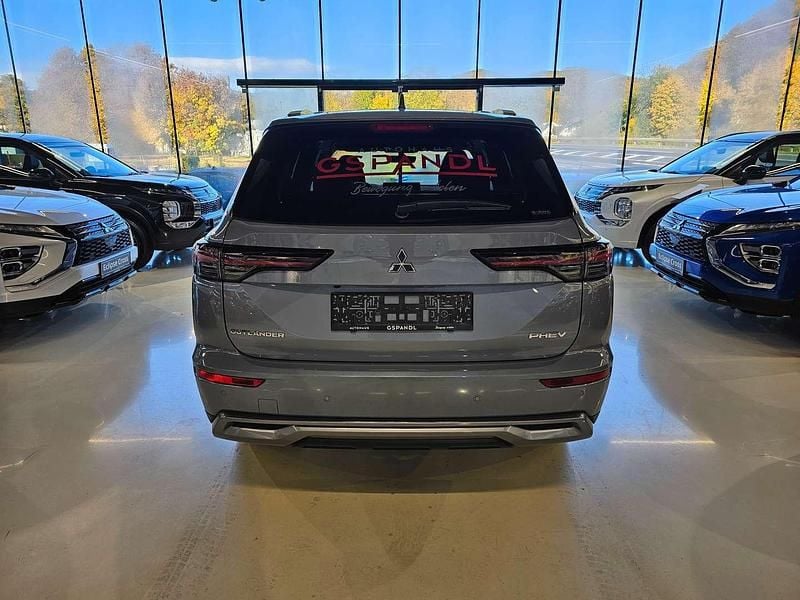 Gebraucht Mitsubishi Outlander P-HEV Intense 136 PS (100 kW) 2025 Grau SUV