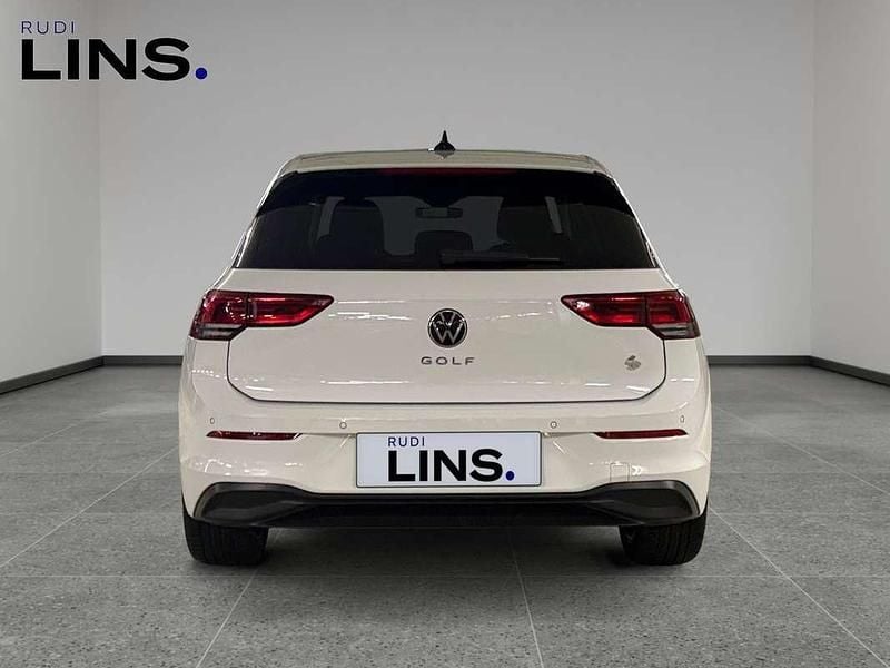 Gebraucht VW Golf 110 PS (80 kW) 2024 Weiß Limousine