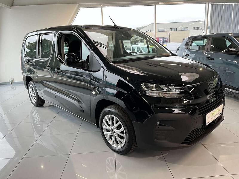 Neu Fiat Doblò Tech 131 PS (96 kW) 2025 Schwarz Van / Kleinbus