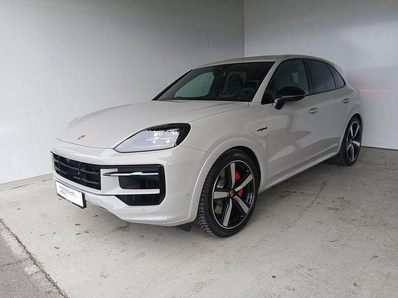 Mittelgrau normal Gebraucht 2025 Porsche Cayenne S E-Hybrid Black Edition SUV | € 137.820 (Guter Preis) - Bild 1/4