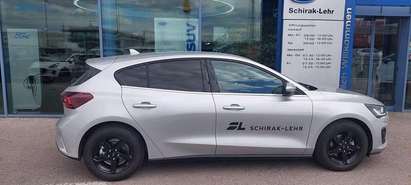 Gebraucht Ford Focus Titanium 125 PS (91 kW) 2025 Silber Limousine