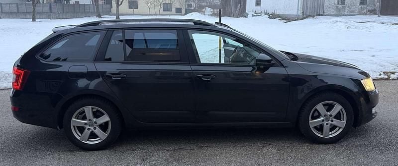 Gebraucht Skoda Octavia Ambition 105 PS (77 kW) 2013 Schwarz Kombi