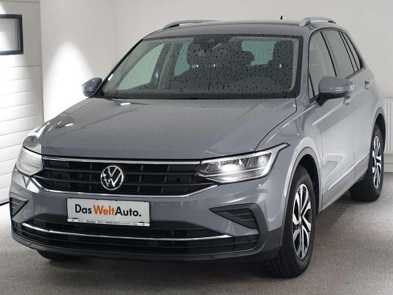 Gebraucht VW Tiguan Life 131 PS (96 kW) 2021 Grau SUV
