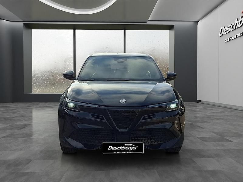 Neu Alfa Romeo Junior 114 kW (156 PS) 2025 Schwarz SUV