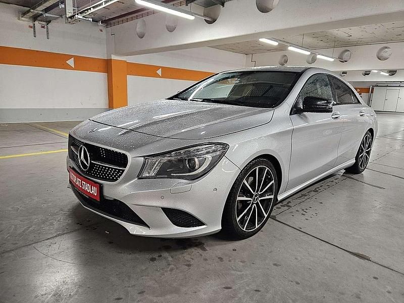 Silber Gebraucht 2015 Mercedes CLA180 Limousine | € 19.990 (Teuer) - Bild 1/4
