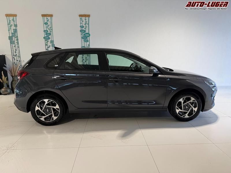 Neu Hyundai i30 GO! 97 PS (71 kW) 2025 Ecotronic grey pearl Limousine