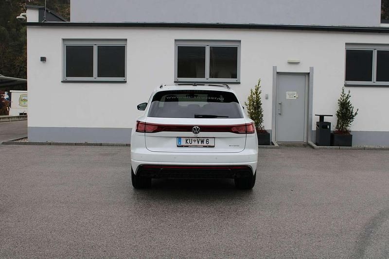 Gebraucht VW Touareg R 340 PS (250 kW) 2024 Weiß SUV