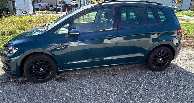 Grün Gebraucht 2018 VW Golf Comfortline Limousine | € 15.000 (Guter Preis) - Bild 1/4