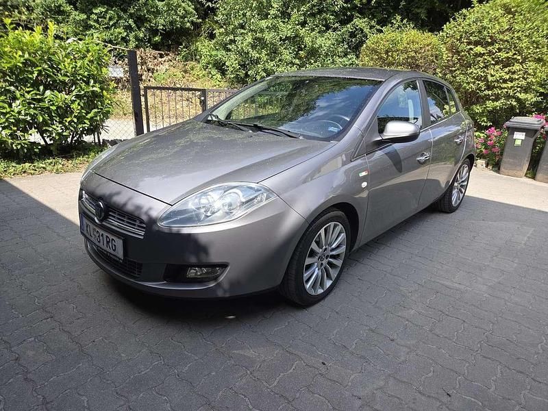 Grau Gebraucht 2011 Fiat Bravo Kleinwagen | € 4.200 (Guter Preis) - Bild 1/4