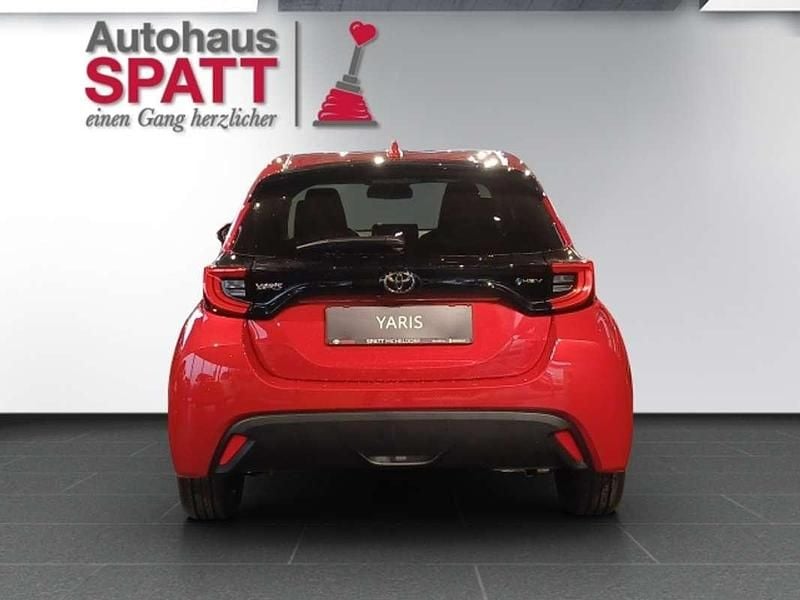 Gebraucht Toyota Yaris Hybrid Active 92 PS (67 kW) 2025 Rot Kleinwagen