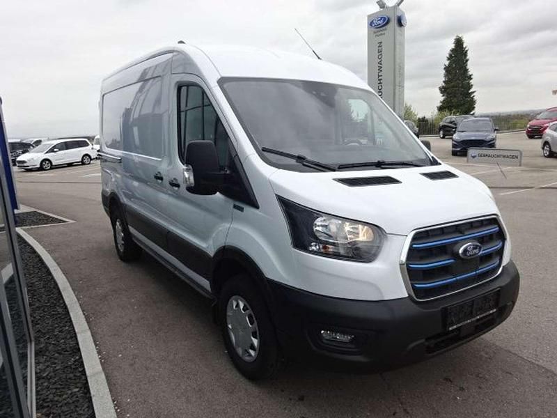 Gebraucht Ford E-Transit Trend 135 kW (184 PS) 2023 Weiß Van