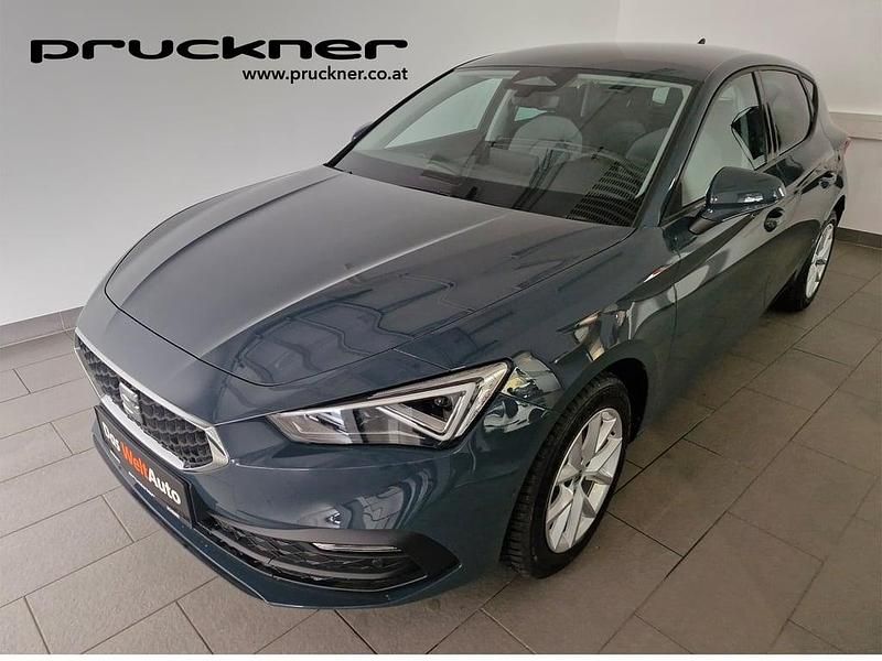 Neu Seat Leon Style 115 PS (84 kW) 2026 Dunkelblau  normal