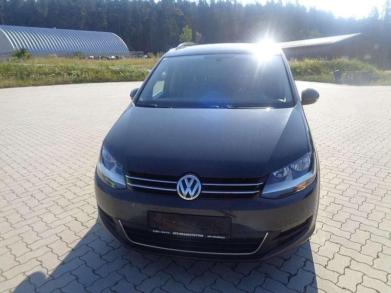 Grau Gebraucht 2016 VW Sharan Comfortline Van / Kleinbus | € 16.920 (Guter Preis) - Bild 1/4