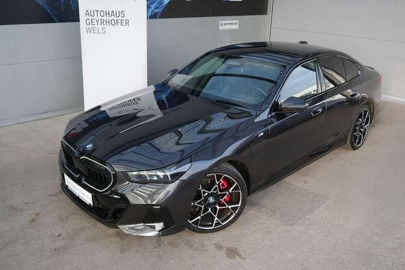 Gebraucht BMW 550e Comfort Edition 313 PS (230 kW) 2024 Grau Limousine