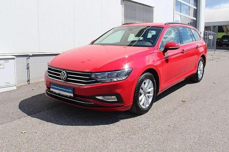 Rot Gebraucht 2022 VW Passat Business Kombi | € 17.950 (Superpreis) - Bild 1/4