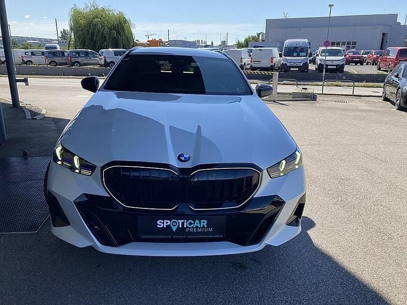 Gebraucht BMW 540 Comfort Edition 303 PS (222 kW) 2024 Weiß Kombi