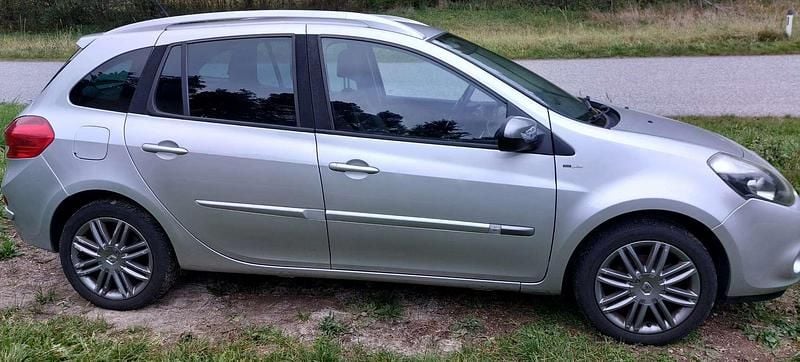 Gebraucht Renault Clio GrandTour 101 PS (74 kW) 2011 Silber Kombi