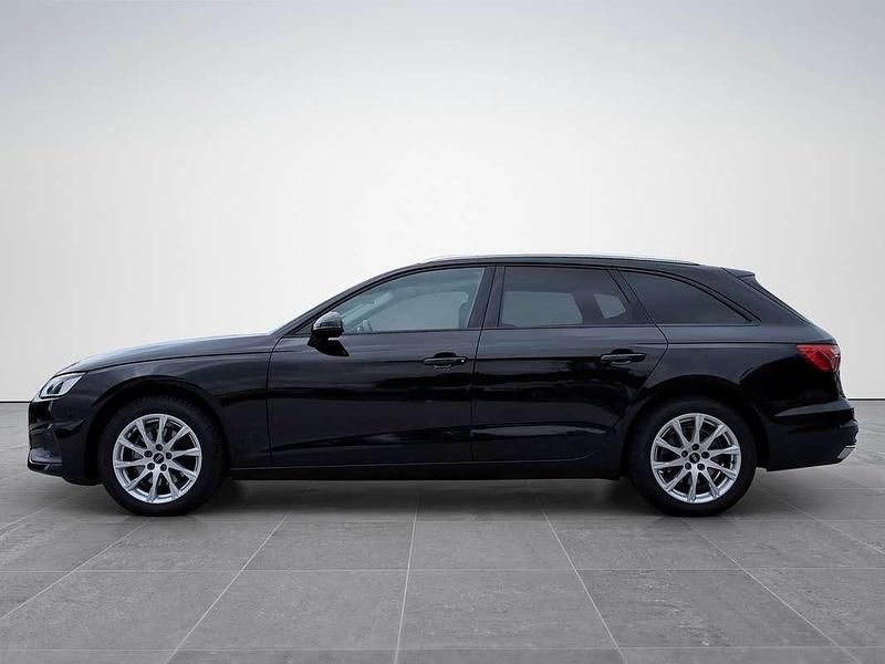 Gebraucht Audi A4 163 PS (119 kW) 2023 Schwarz metallic Kombi
