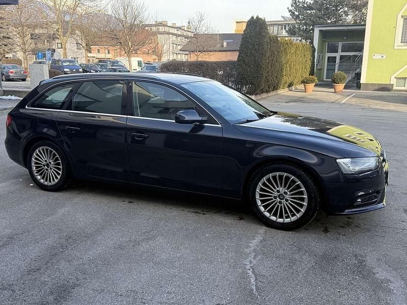 Gebraucht Audi A4 150 PS (110 kW) 2015 Blau Kombi
