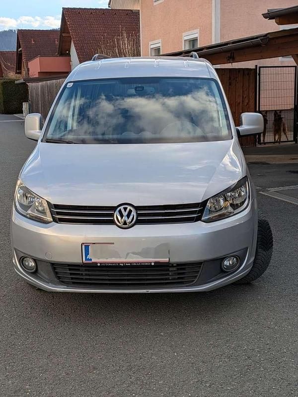 Silber Gebraucht 2011 VW Caddy Maxi Comfortline Van / Kleinbus | € 7.300 - Bild 1/4