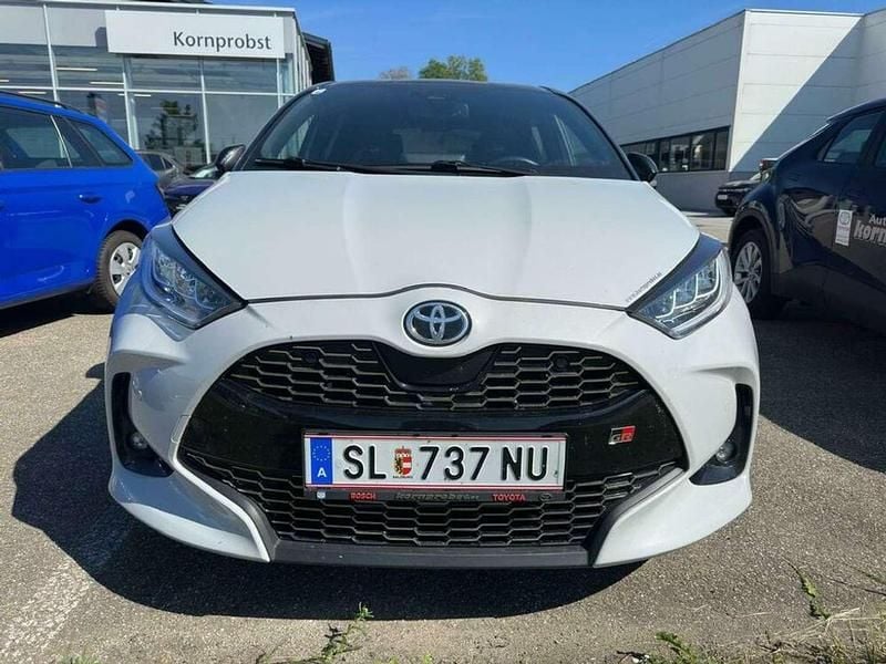 Schwarz Gebraucht 2023 Toyota Yaris Limousine | € 22.800 (Guter Preis) - Bild 1/4