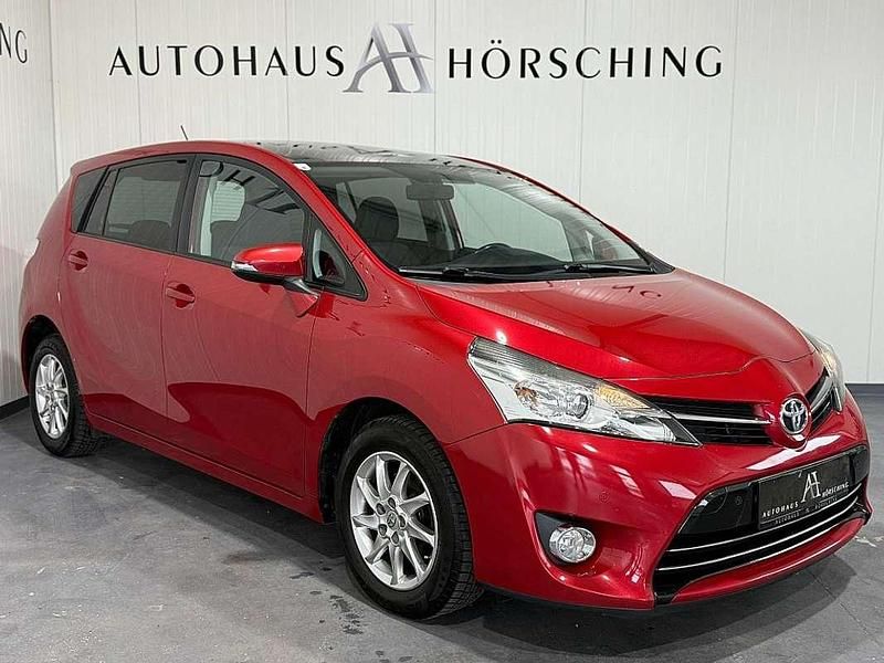 Rot Gebraucht 2015 Toyota Verso Active Van / Kleinbus | € 10.999 (Fairer Preis) - Bild 1/4