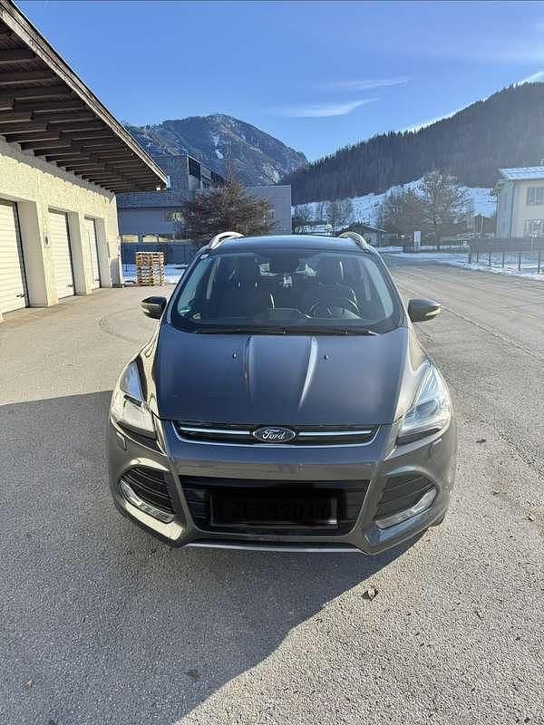 Gebraucht Ford Kuga Titanium 179 PS (131 kW) 2016 Grau SUV