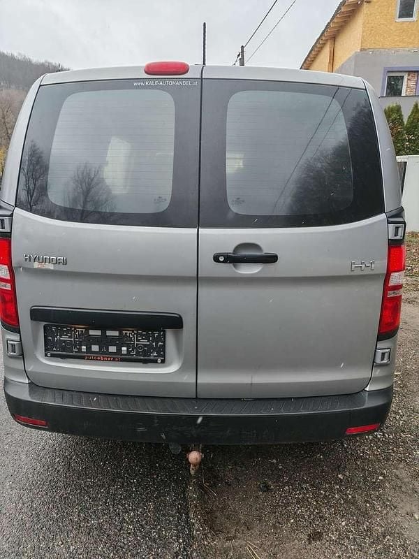 Gebraucht Hyundai H-1 116 PS (85 kW) 2016 Silber Van / Kleinbus