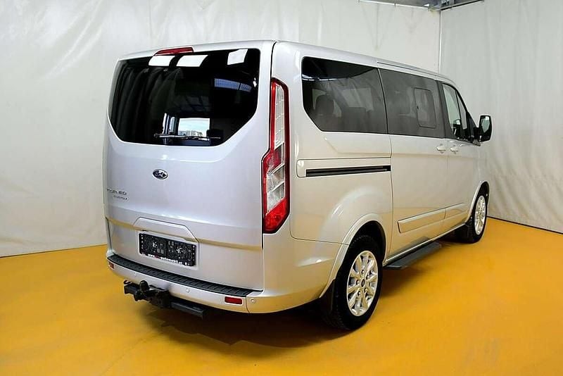 Gebraucht Ford Tourneo Custom Titanium 131 PS (96 kW) 2020 Silber Van