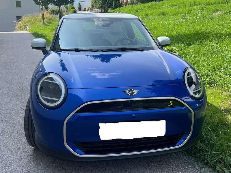 Gebraucht Mini Cooper SE 160 kW (218 PS) 2024 Blau Kleinwagen