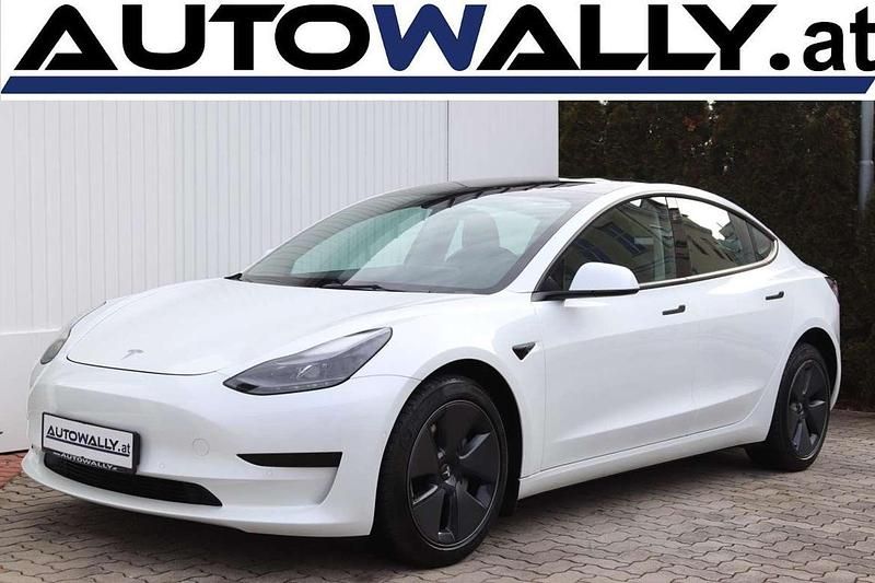 Weiß Gebraucht 2023 Tesla Model 3 Standard Range Limousine | € 29.890 (Fairer Preis) - Bild 1/2