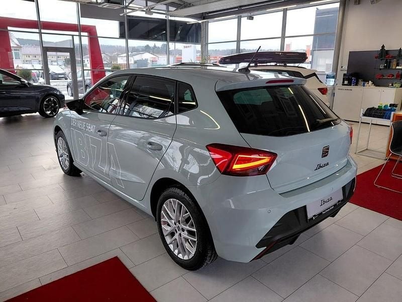 Neu Seat Ibiza Style 95 PS (69 kW) 2026 Hellgrau  metallic Kleinwagen