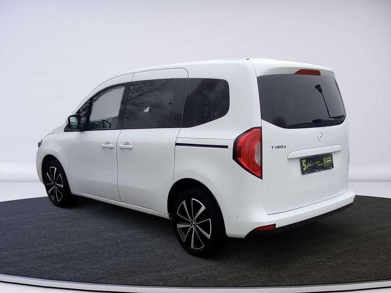 Gebraucht Mercedes T180 Style 116 PS (85 kW) 2023 Weiß Van / Kleinbus