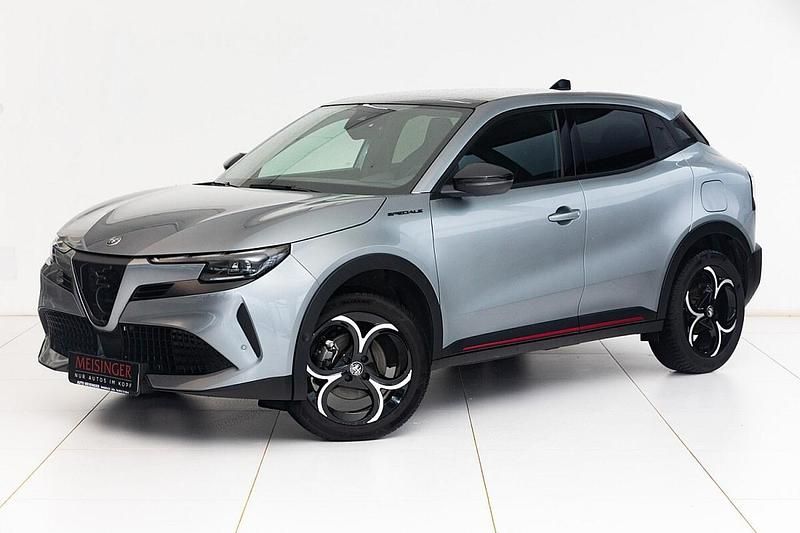 Neu Alfa Romeo Junior Edizione Speciale 136 PS (100 kW) 2025 Grau SUV