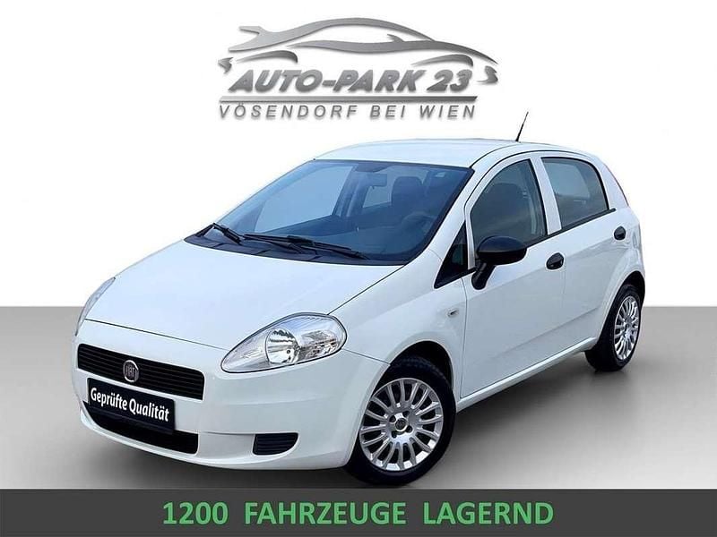 Weiß Gebraucht 2011 Fiat Grande Punto Kleinwagen | € 3.999 (Fairer Preis) - Bild 1/4