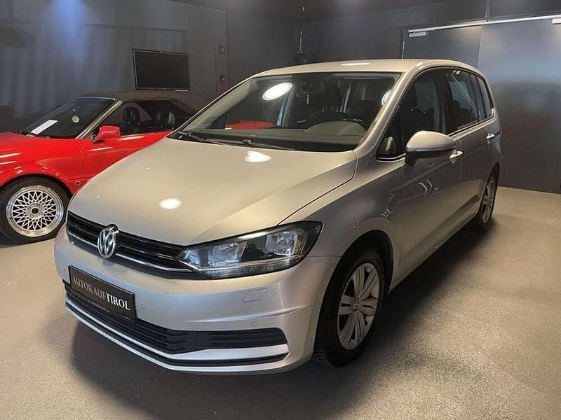 Silber Gebraucht 2017 VW Touran Trendline Van / Kleinbus | € 9.990 (Guter Preis) - Bild 1/4
