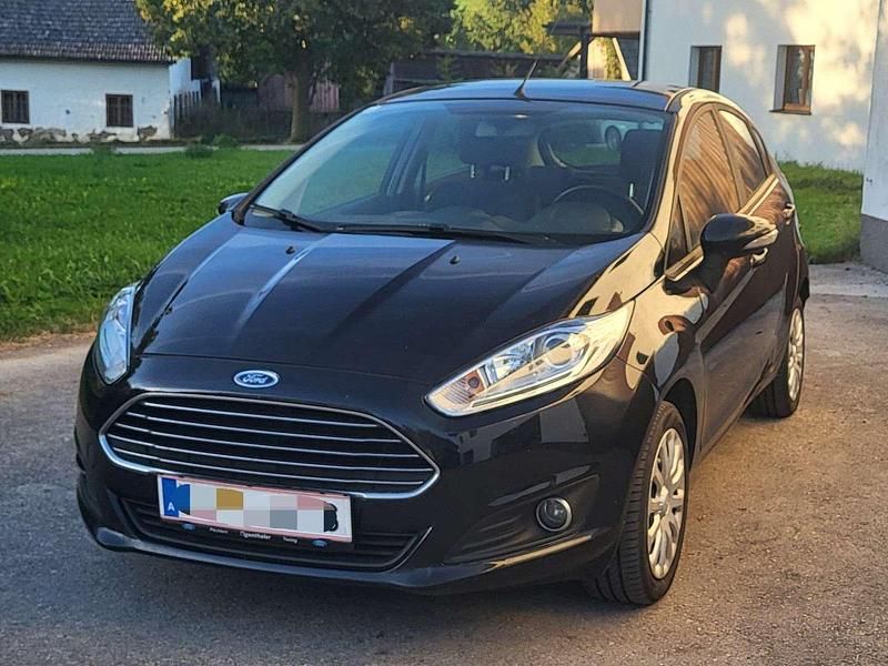 Schwarz Gebraucht 2015 Ford Fiesta Trend Kleinwagen | € 6.099 (Fairer Preis) - Bild 1/4