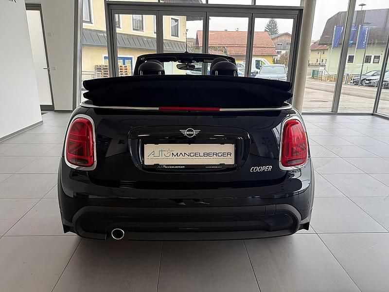 Gebraucht Mini Cooper 136 PS (100 kW) 2022 Enigmatic black metallic Kleinwagen