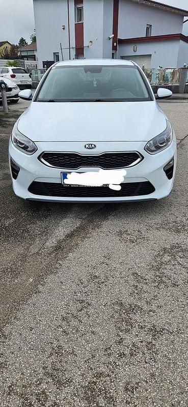 Weiß Gebraucht 2019 Kia Ceed Silver Kleinwagen | € 13.000 (Fairer Preis) - Bild 1/4