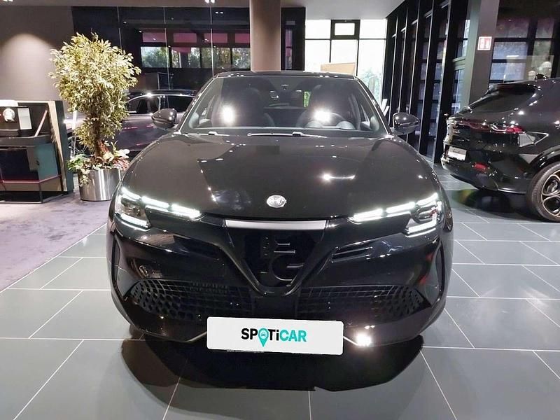 Neu Alfa Romeo Junior Edizione Speciale 136 PS (100 kW) 2025 Schwarz SUV