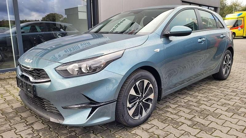Gebraucht Kia Ceed 140 PS (102 kW) 2024 Weiß Kleinwagen