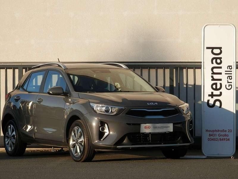 Gebraucht Kia Stonic Silver 101 PS (74 kW) 2023 Grau SUV