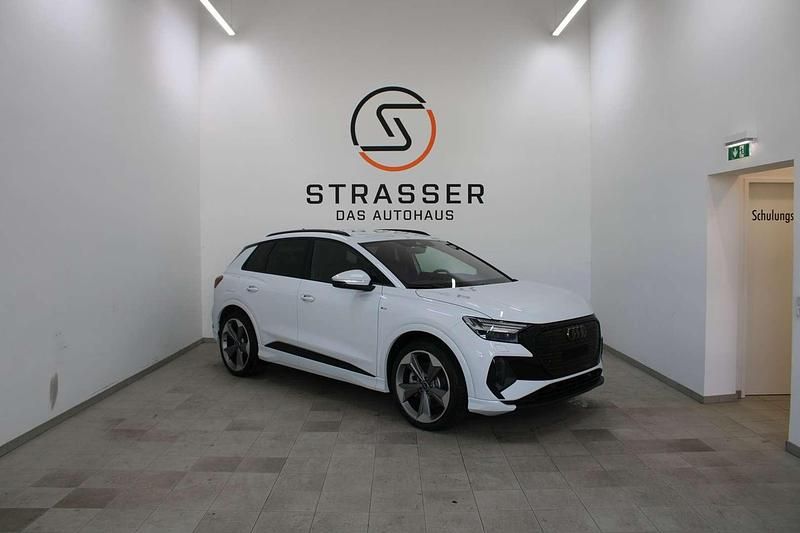 Weiss metallic Gebraucht 2024 Audi Q4 e-tron Ambiente SUV | € 64.990 - Bild 1/4